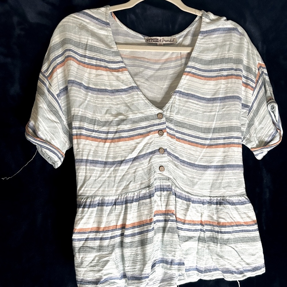 Short sleeve with ruffled sleeves and trim